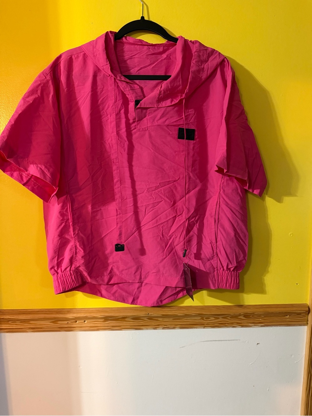 Women's Short-Sleeve Hooded Pullover in Hot Pink